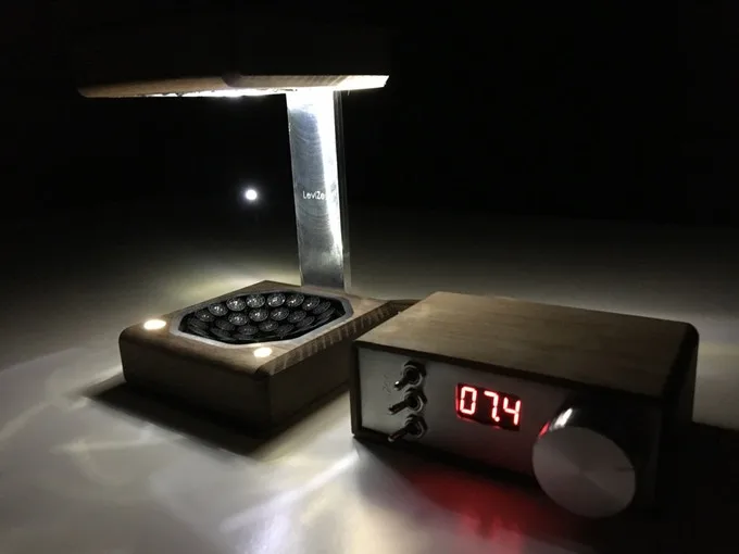 LED spotlights can illuminate the hovering droplet