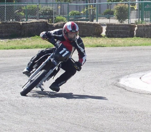 At the racetrack the Electric Supermotard gets out of corners like nothing else. Smooth, progressive, low-down grunt catapults you away from the gas-guzzlers