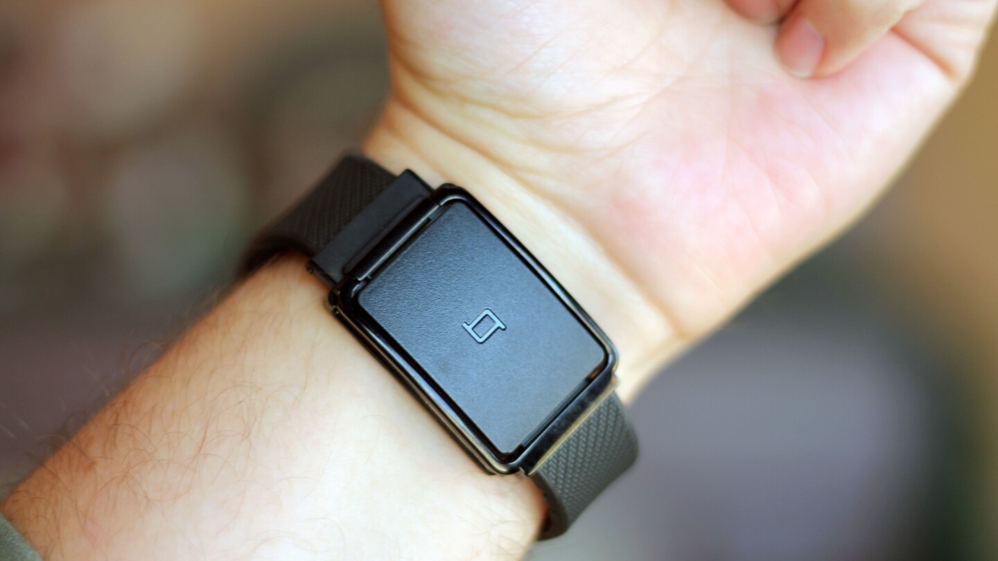 The Toq's battery is actually hiding in this clasp