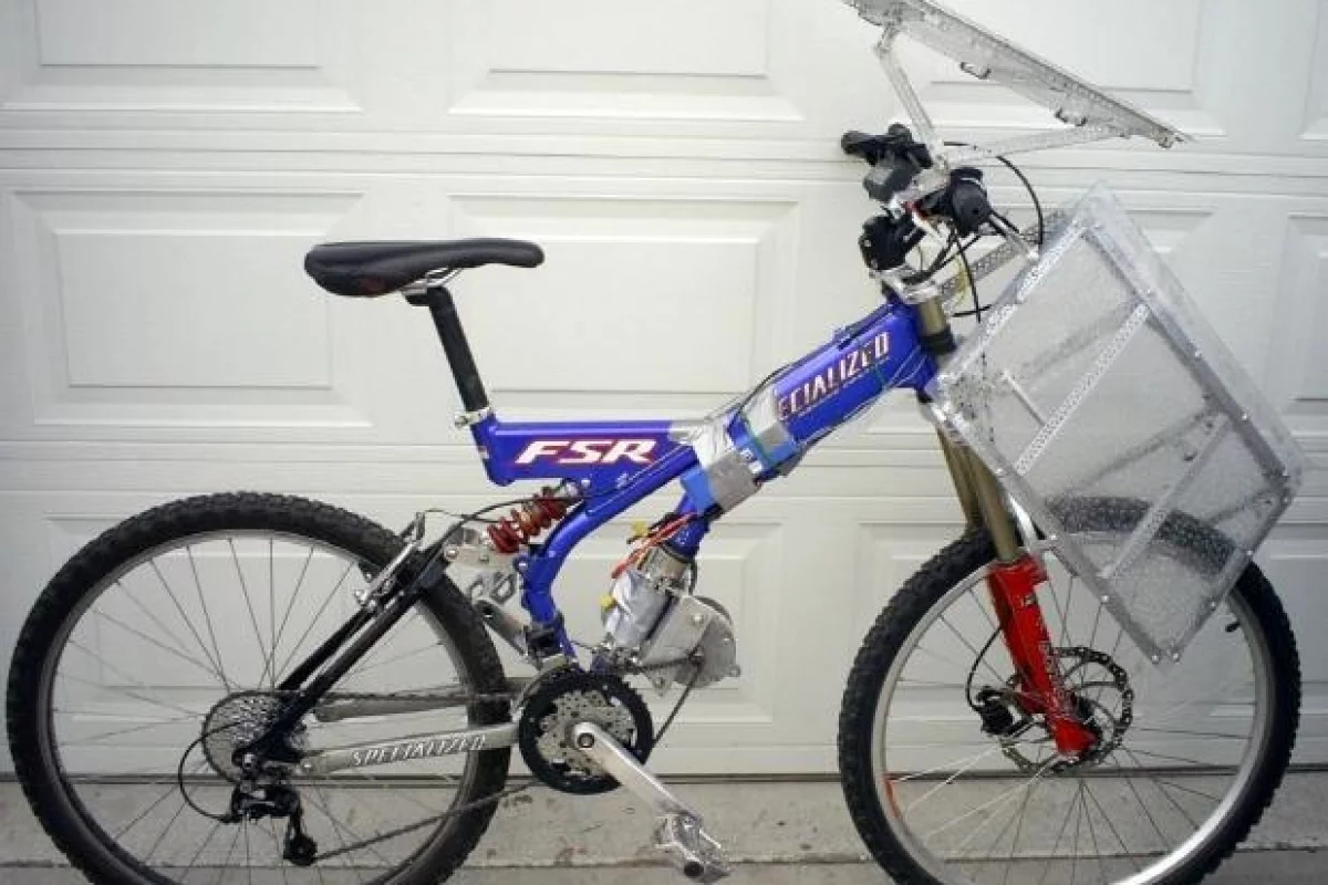 The Solar Cross is a one-off pedal-electric bicycle, that receives its power from onboard solar panels (Photo: Terry Hope)