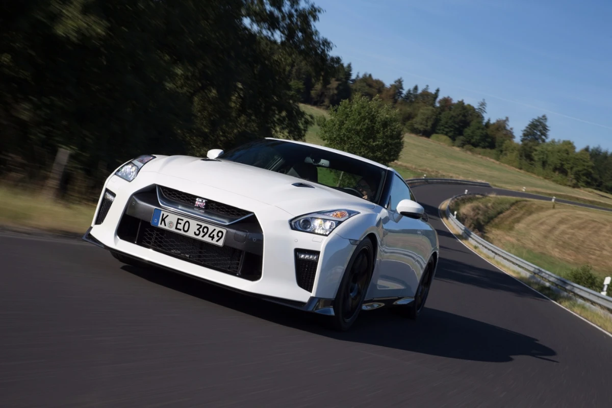 The Nissan GT-R Track Edition has the same hand-assembled 3.8-l twin-turbo V6 engine as the standard 2017 model