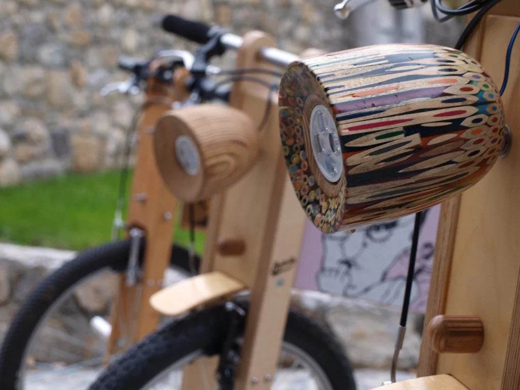 As an upgrade, buyers of the Big Buddy Bike can get a headlight made of pencil crayons