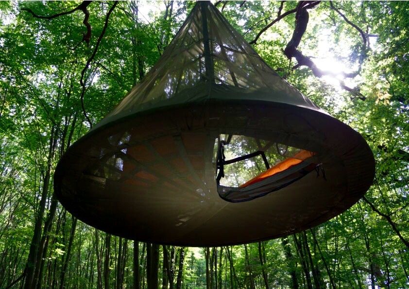 Sky-Pod hanging tent
