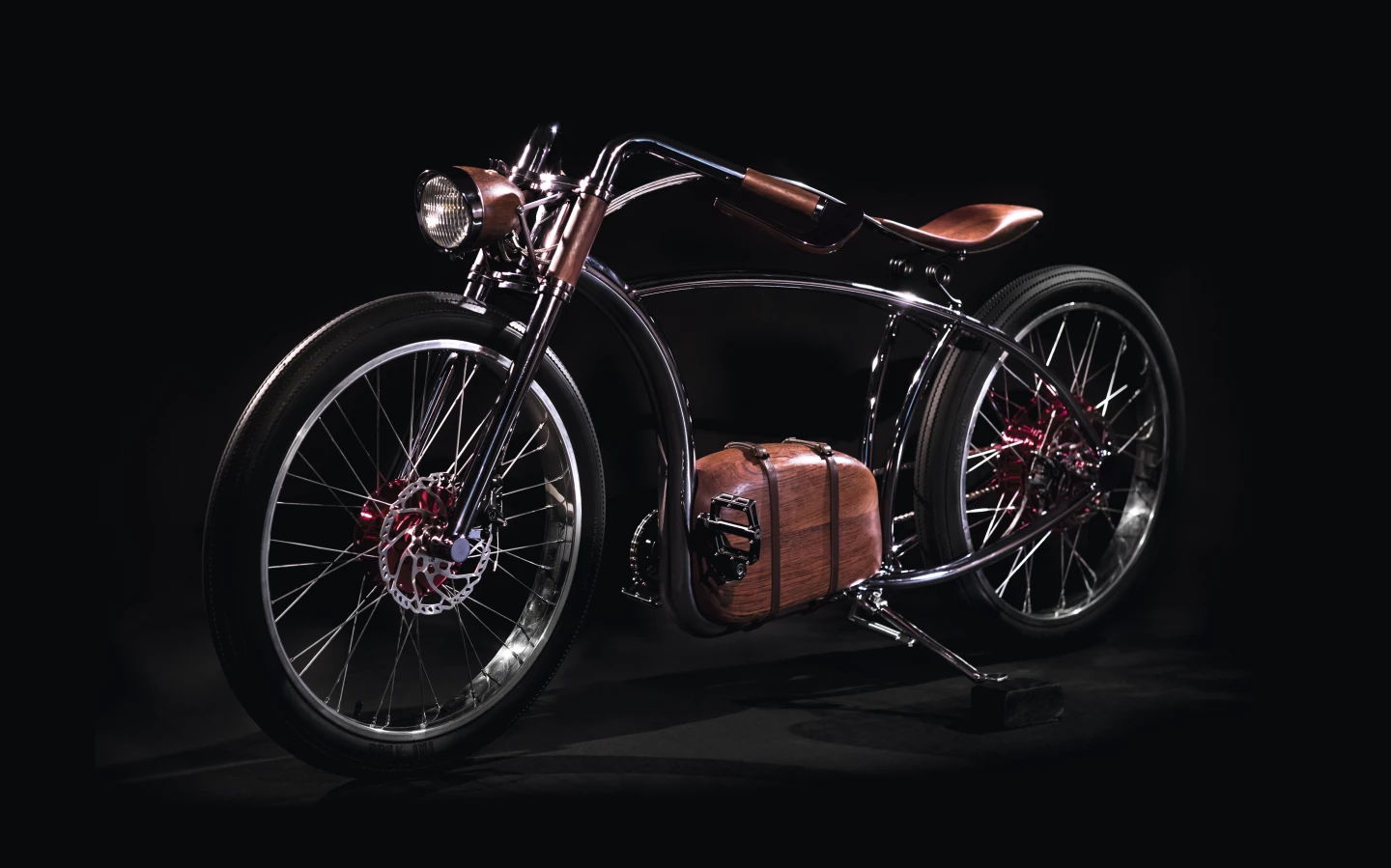 The Avionics VM features a chrome moly frame with hardwood saddle, headlight, grips and fork covers