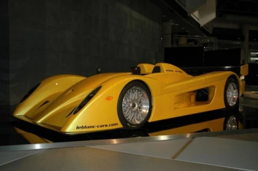 Constructed of Kevlar, carbon fibre, and assorted unobtanium, the Mirabeau weighs just 812 kg which in our books makes it the world’s quickest roadcar based on 700 horsespower to propel it