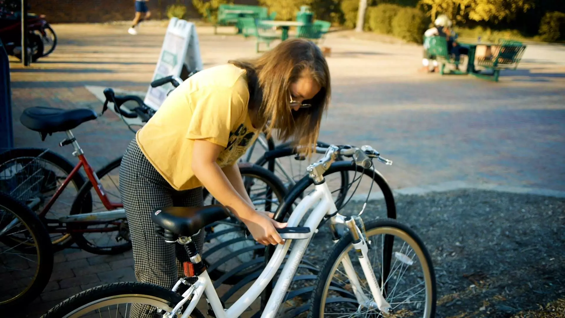 The BrightLoc is used like a regular U-lock, but it has head- and tail lights attached to it