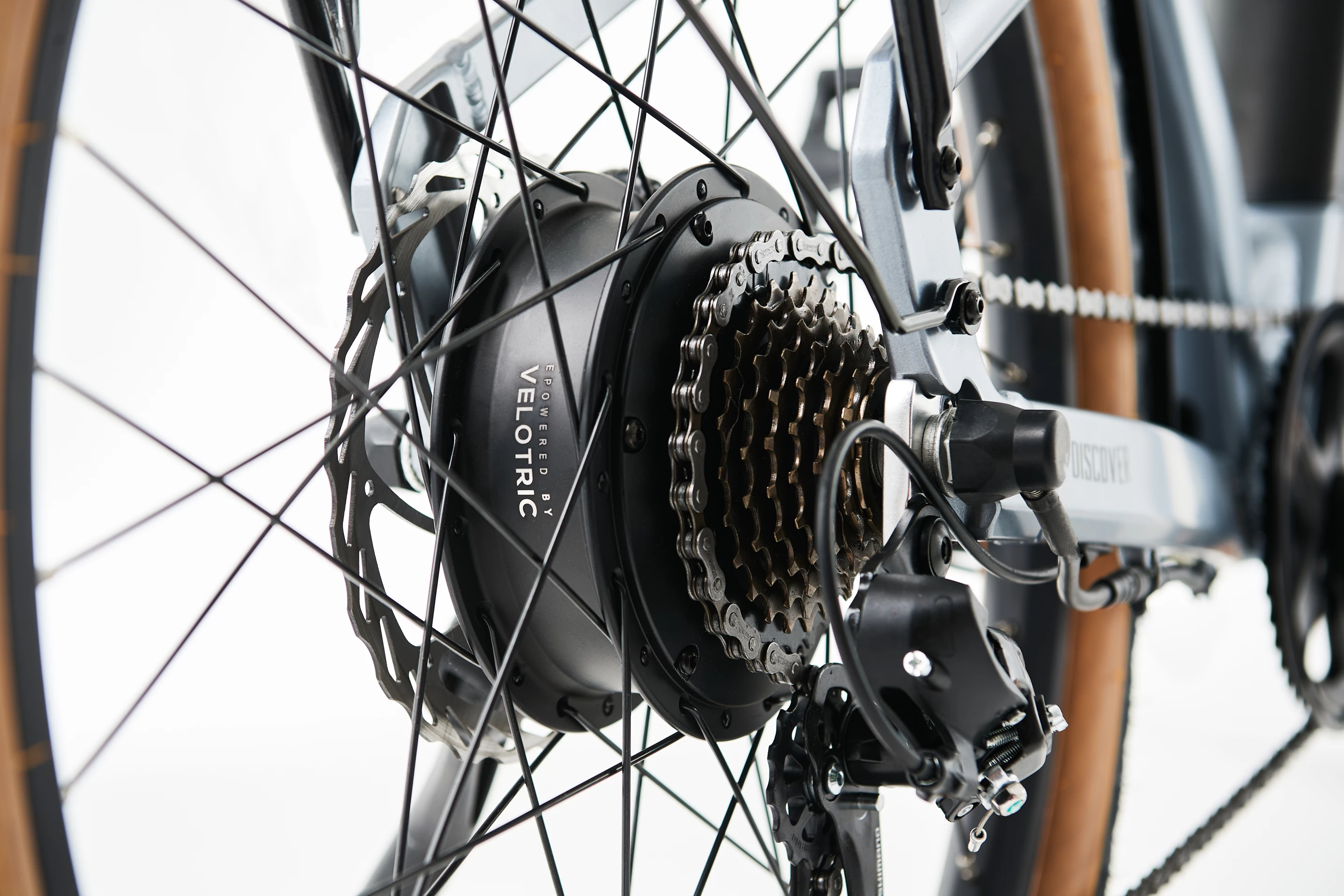 North American riders get a 500-W Velotric hub motor and 7-speed derailleur, while those in Europe are offered a 250-W motor and 9-speed derailleur
