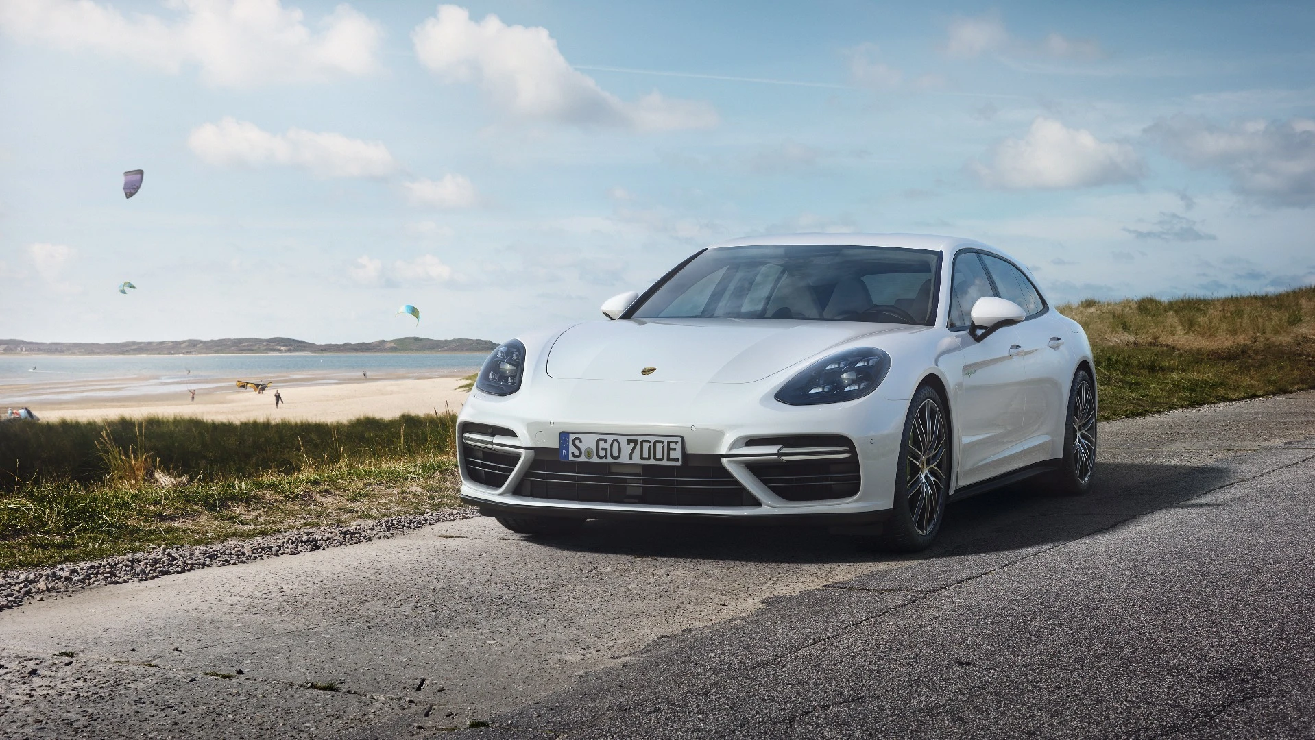 The face of the Panamera E-Hybrid is pure Porsche