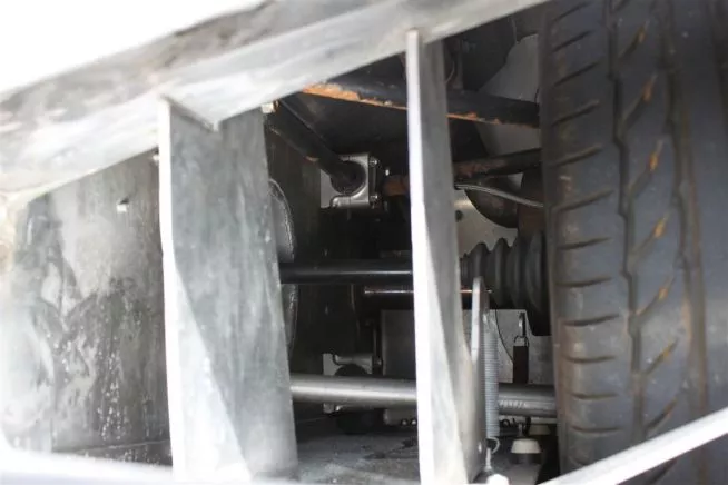 Mr. M. Witt designed and built the car from scratch in order to break the rather slapdash and anarchic-sounding Amphibious World Speed Record