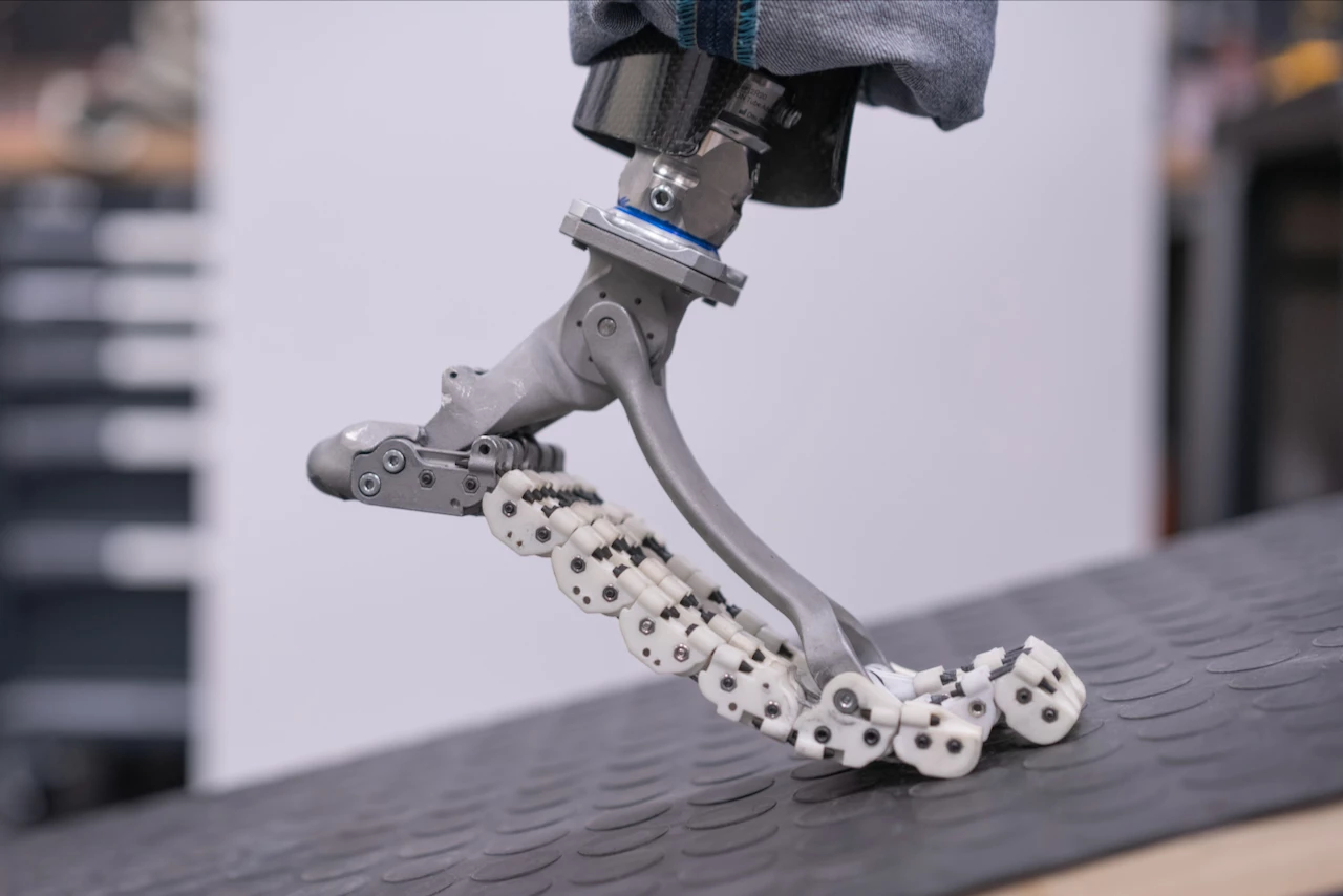 The SoftFoot Pro bends at the toes when climbing slopes