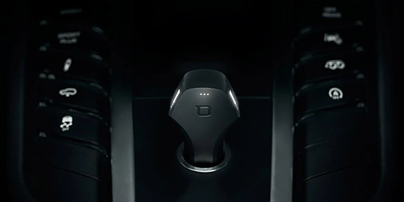 Zus smart car charger led close up
