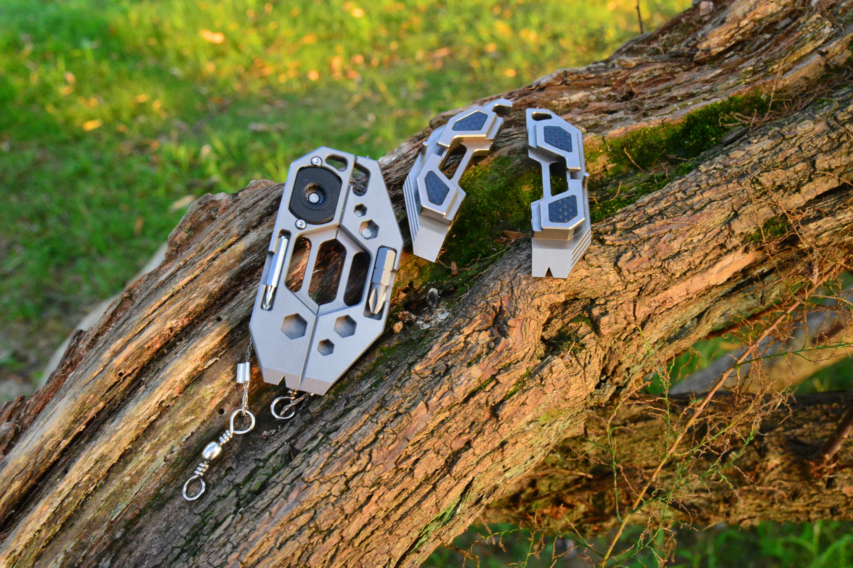 The Blade Shadow's two halves are held together with magnets