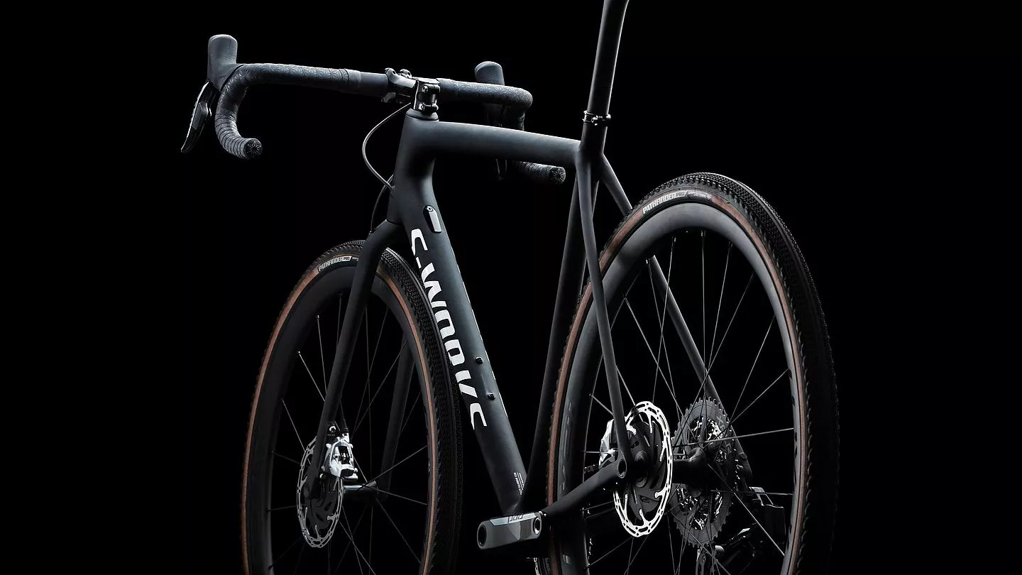 The S-Worx carbon fiber frame weighs just 725 g