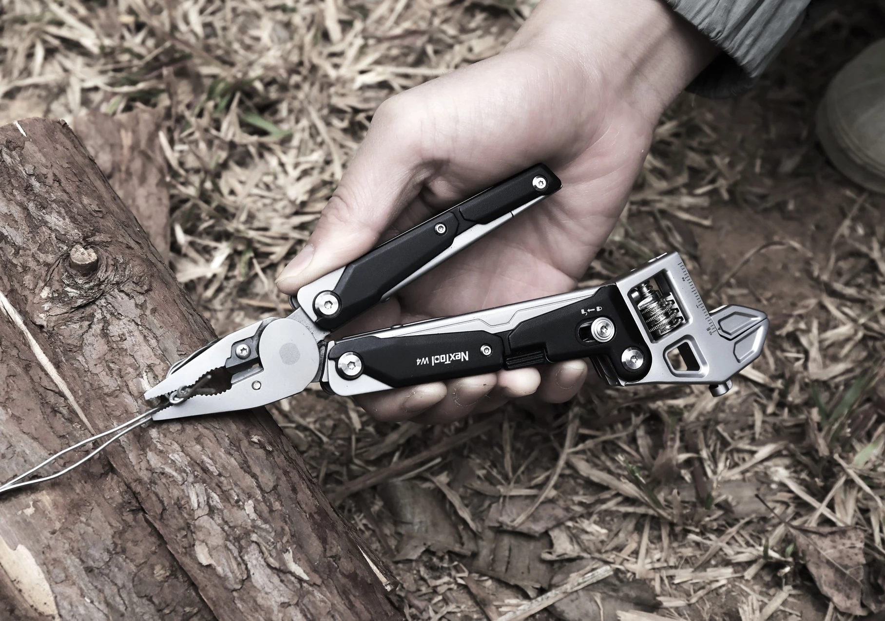 The multifunctional pliers/wire cutters are not even the main surprise