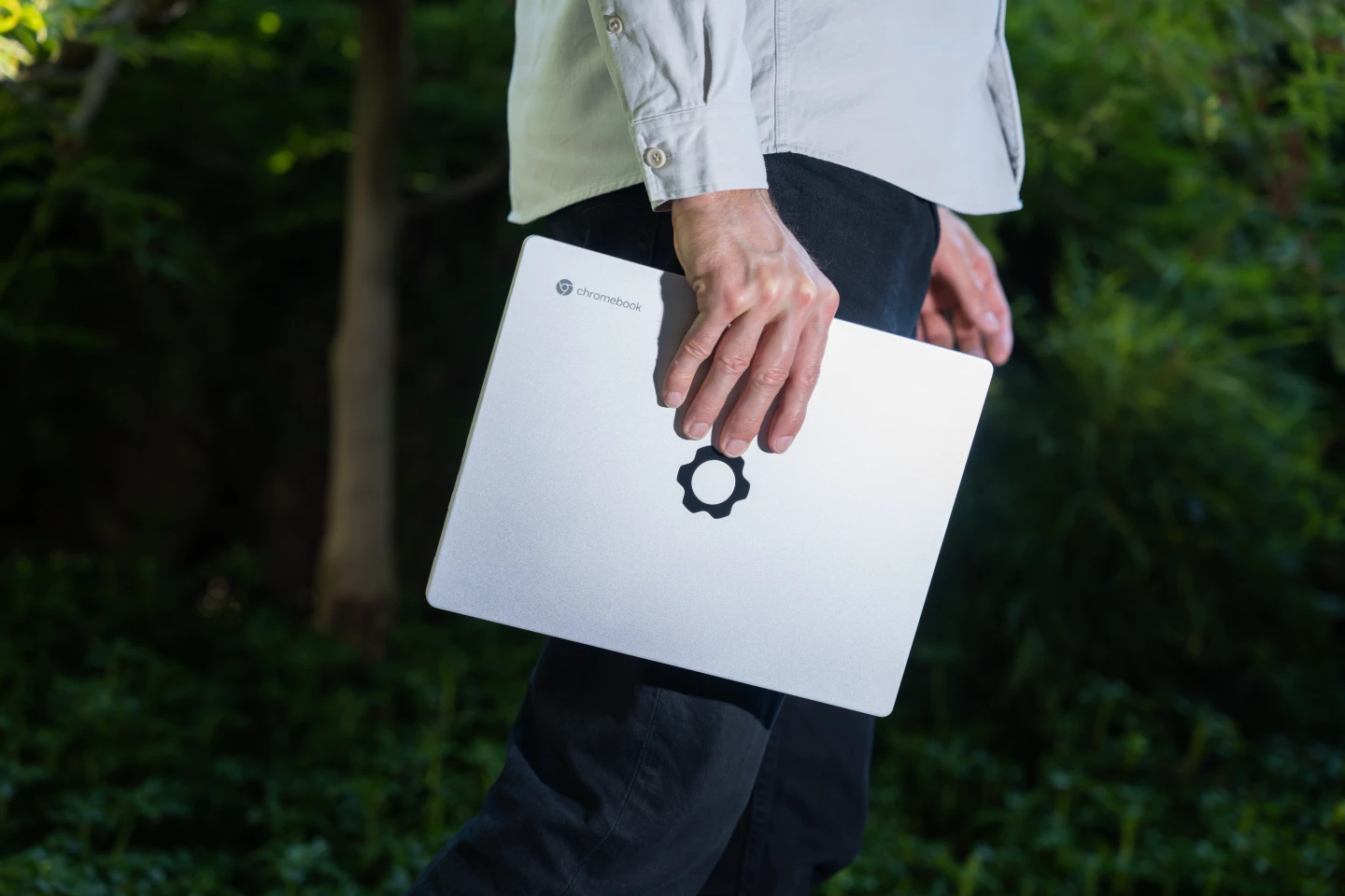 The Chromebook Edition is just 16 mm thin and tips the scales at 1.3 kg