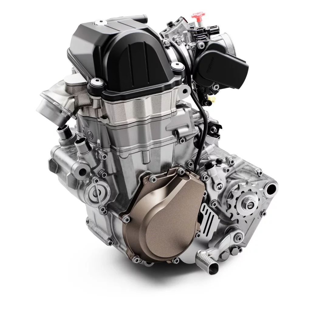 Still 63 horses out of the single-cylinder motor on the Husqvarna FS 450