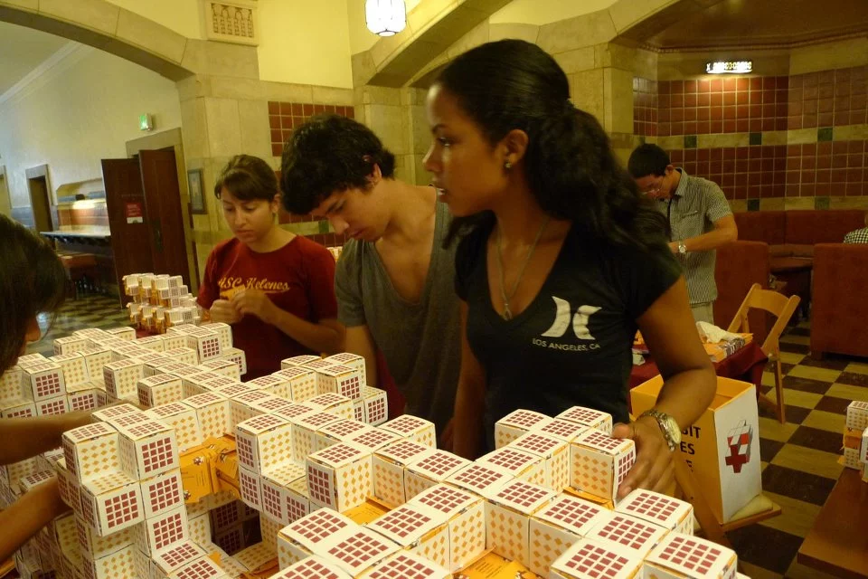 Volunteers working on the Mosely Snowflake (Photo: Margaret Wertheim)