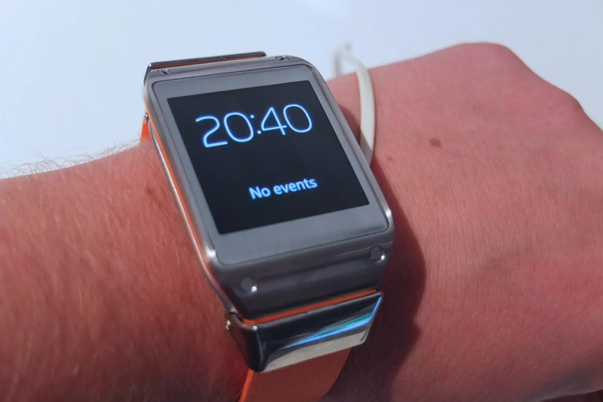 Gizmag goes hands on with Samsung's Galaxy Gear smartwatch (Photo: Gizmag)