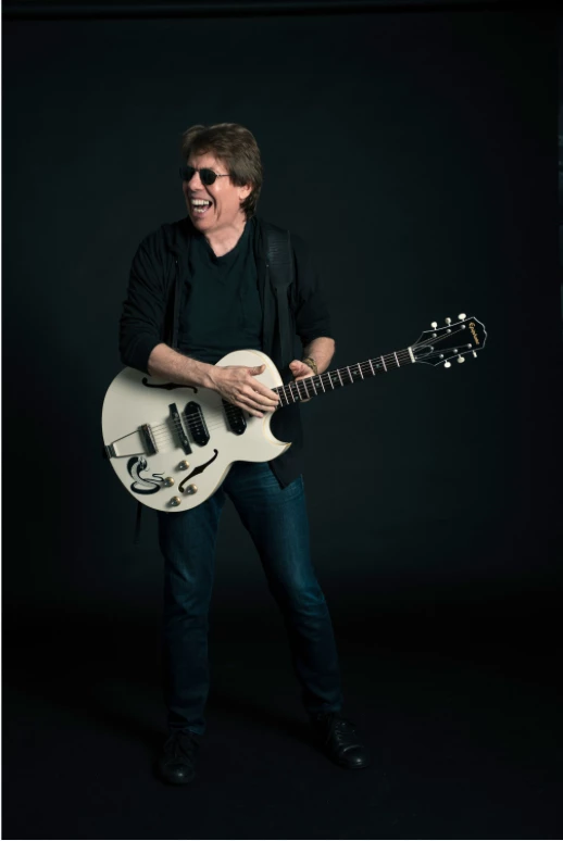 George Thorogood with his signature Epiphone "White Fang" ES-125TDC Outfit guitar