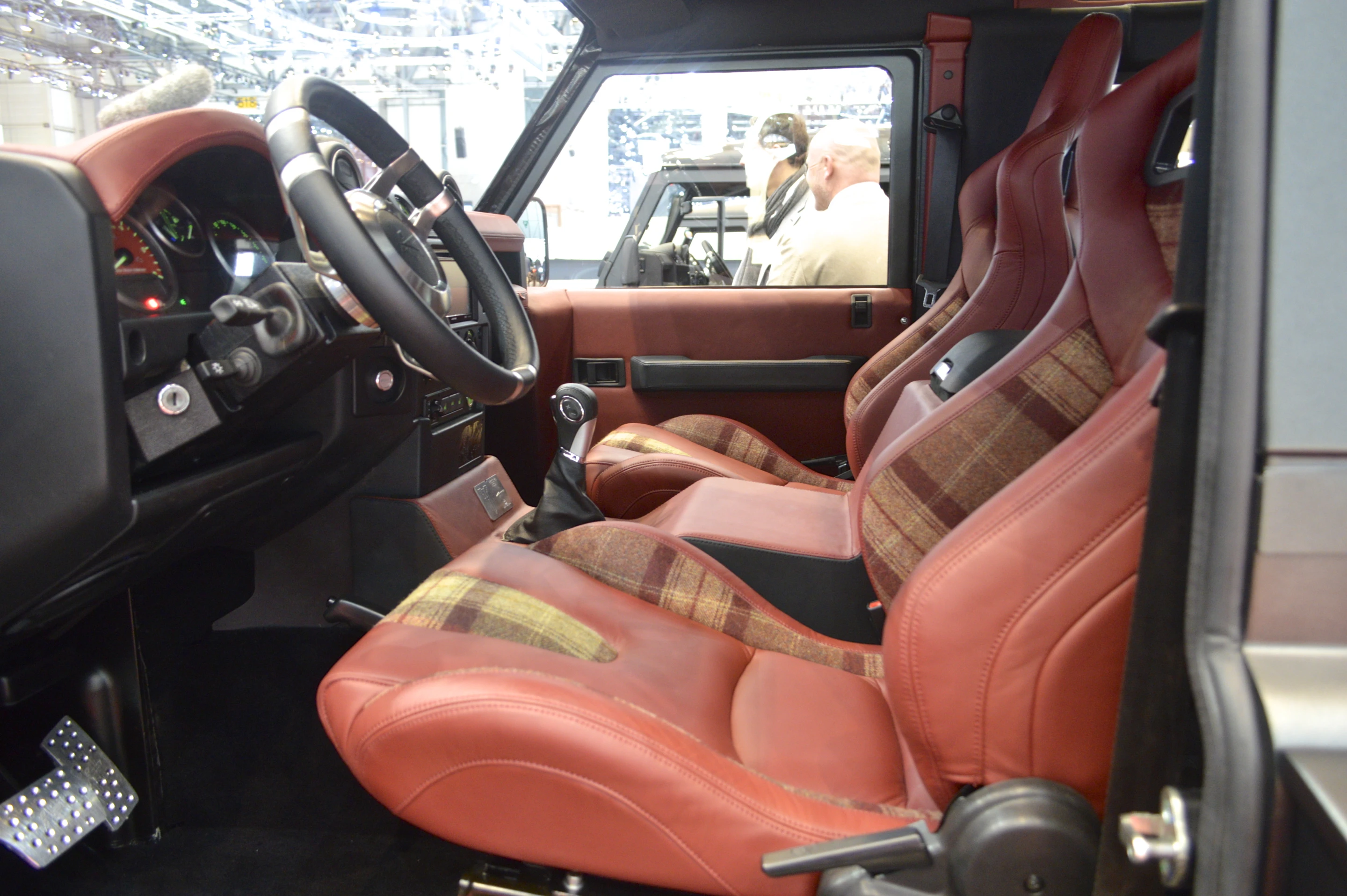 The interior features a combination of leather and tweed (Photo: C.C. Weiss/Gizmag.com)