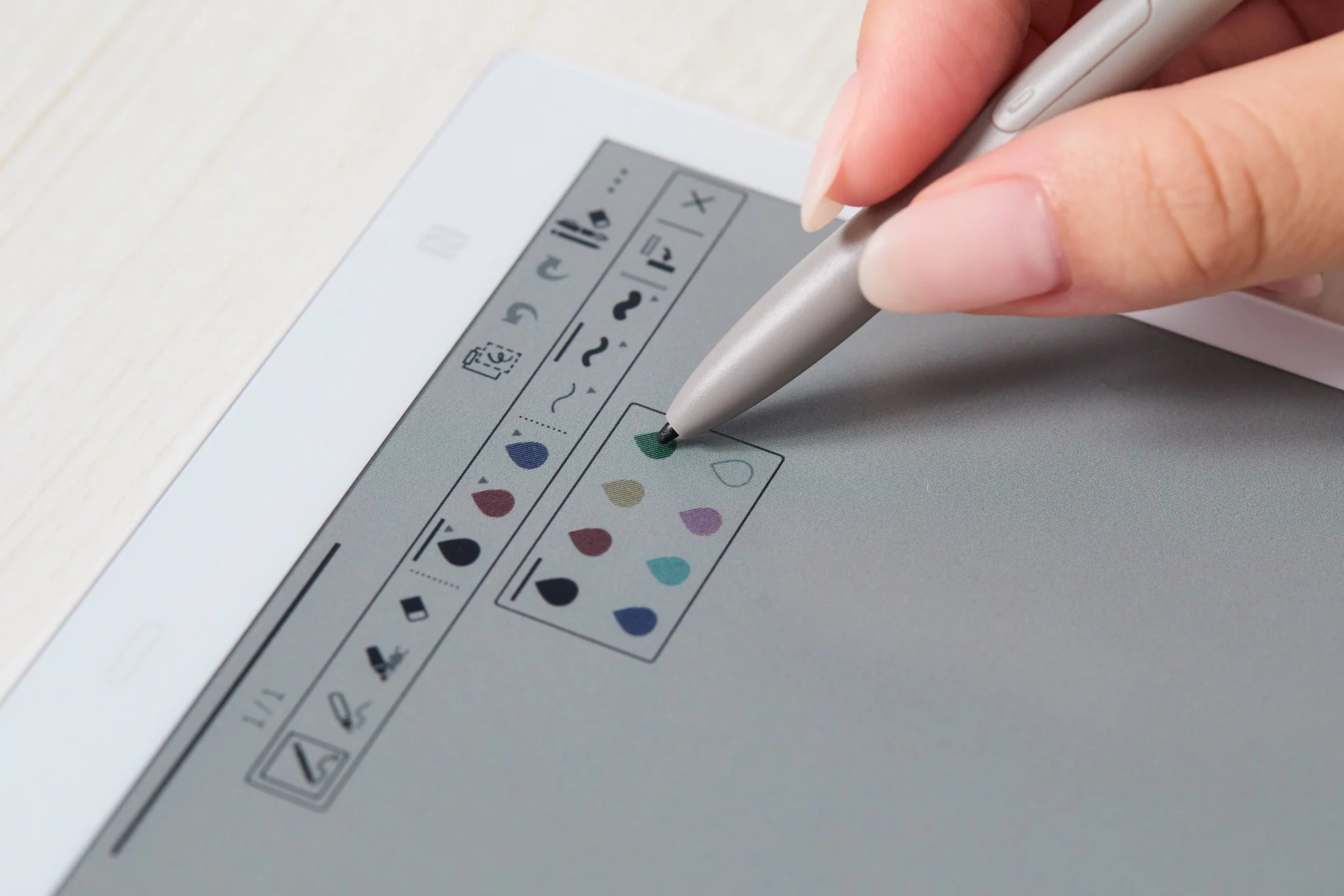 Digital scribblers have eight colors to choose from