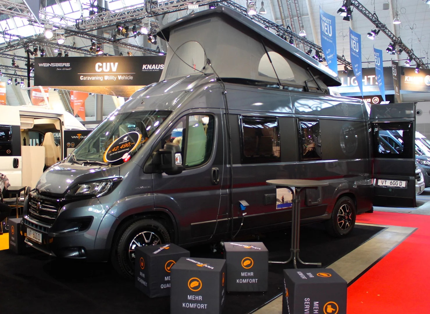 VanTourer shows the 600 D with dual rear beds