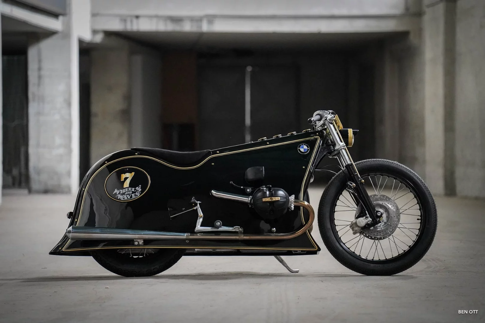 Black Phantom: a silhouette you won't confuse for anything else