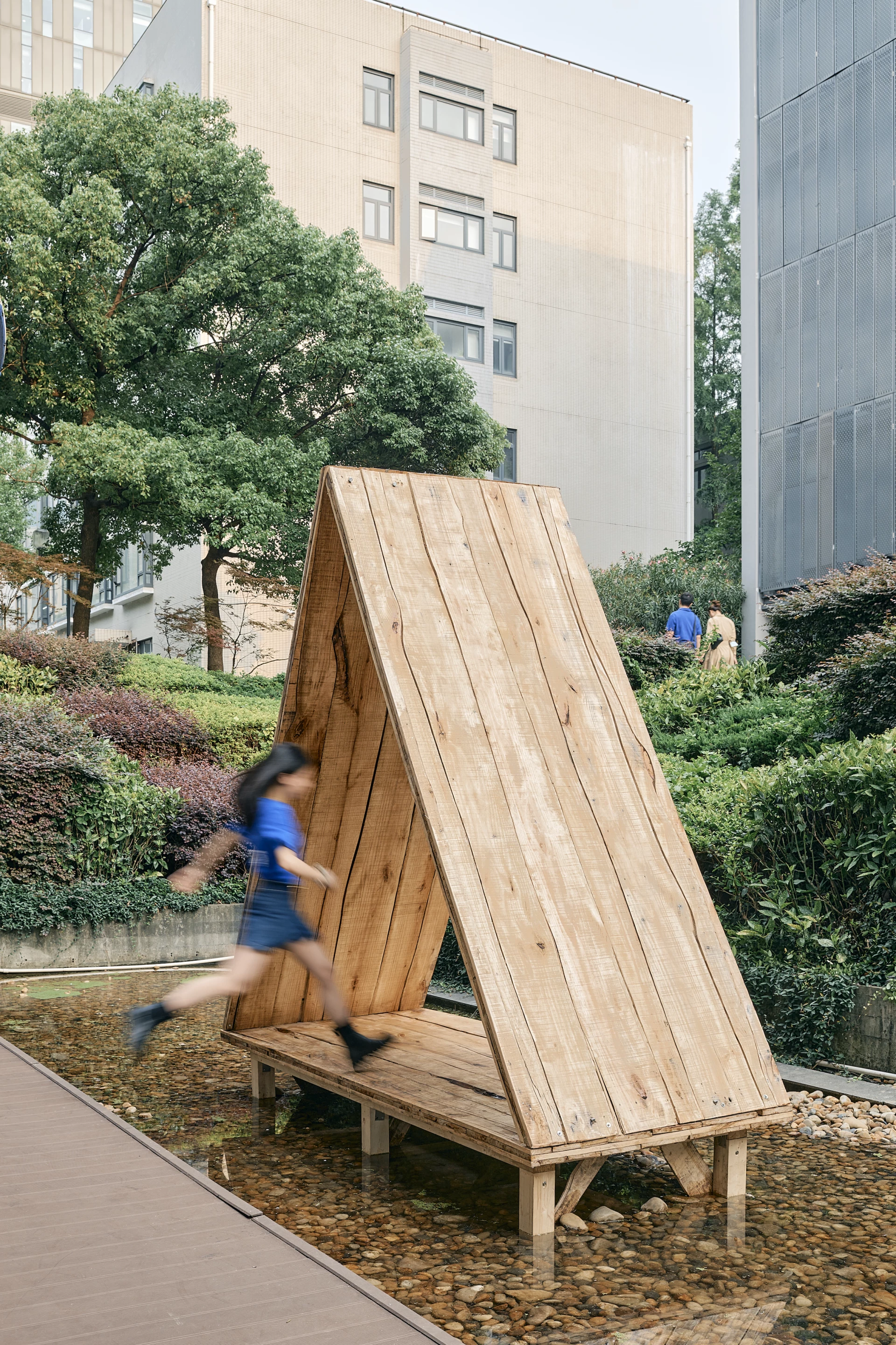 Maestro has installed a simple demonstration pavilion in Tongji University, Shanghai, until September 15