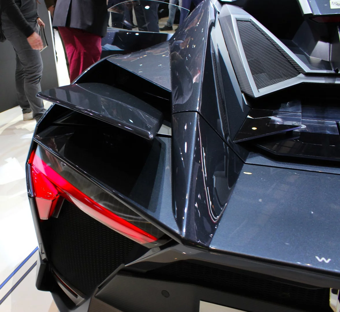 W Motors Fenyr Supersport