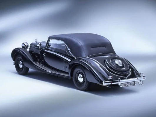 The car that was used as the base car for the original Fulda Maybach - the 1938 Maybach SW 38 Sport Cabriolet. Check out the quality of the roof.