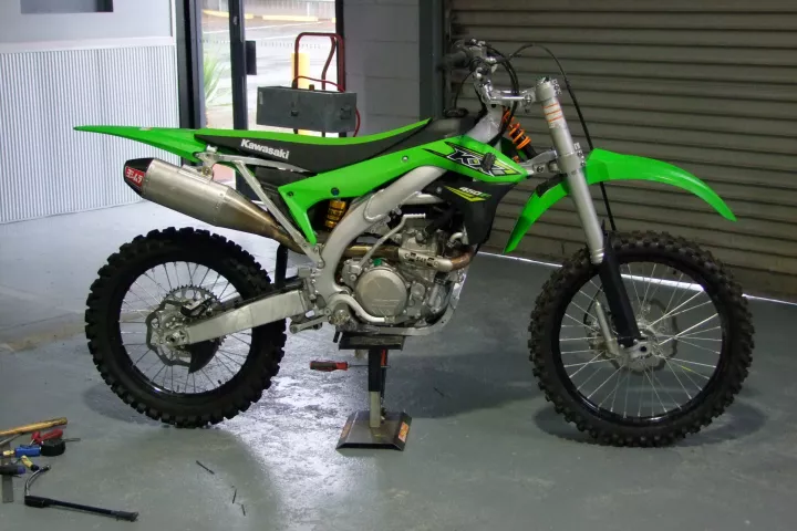 Laurie "Suspension" Smith has designed a hybrid double suspension system for dirtbikes that he calls the TwoEvo
