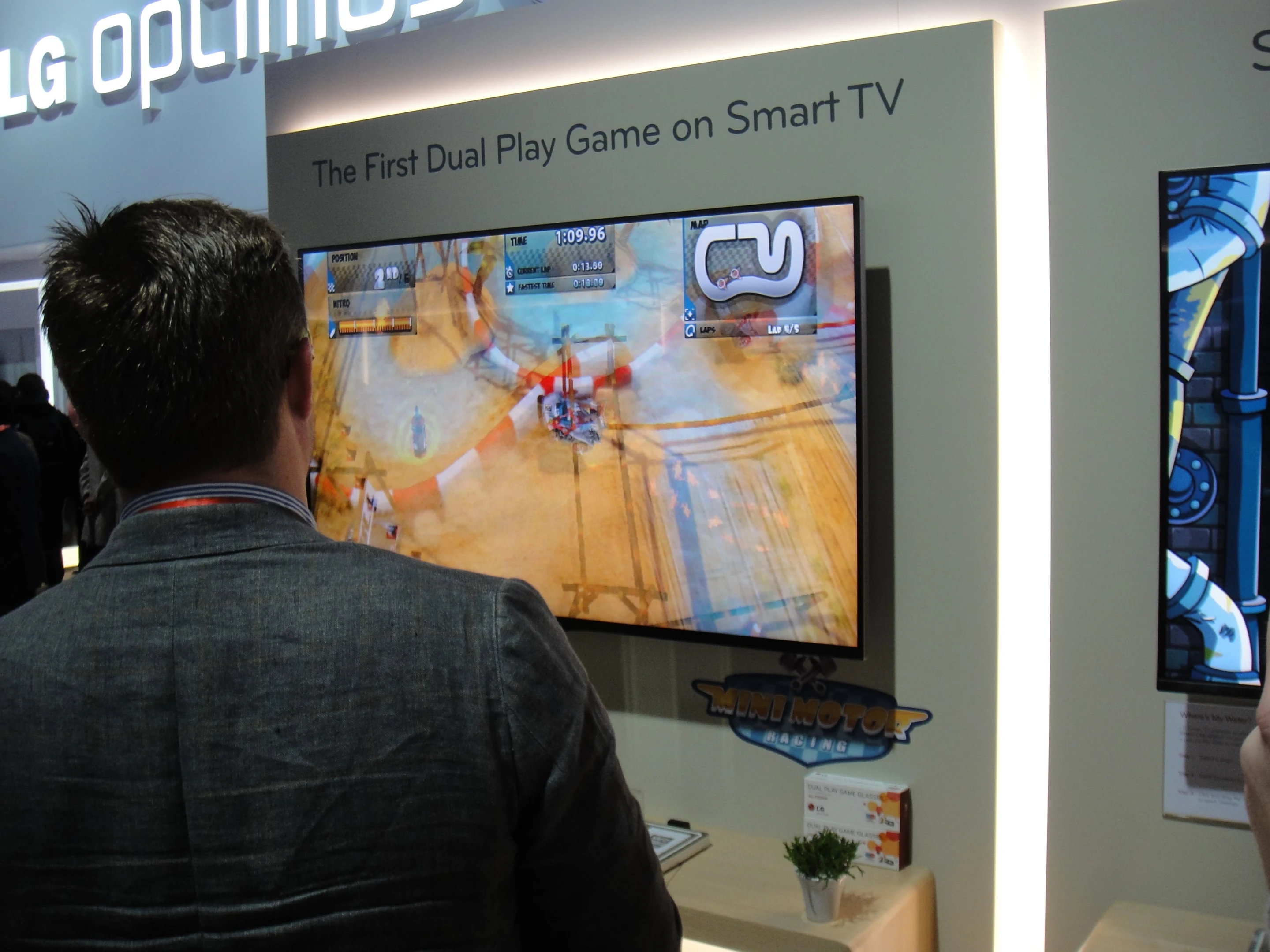 LG's Dual-Play TV game Mini Motor Madness