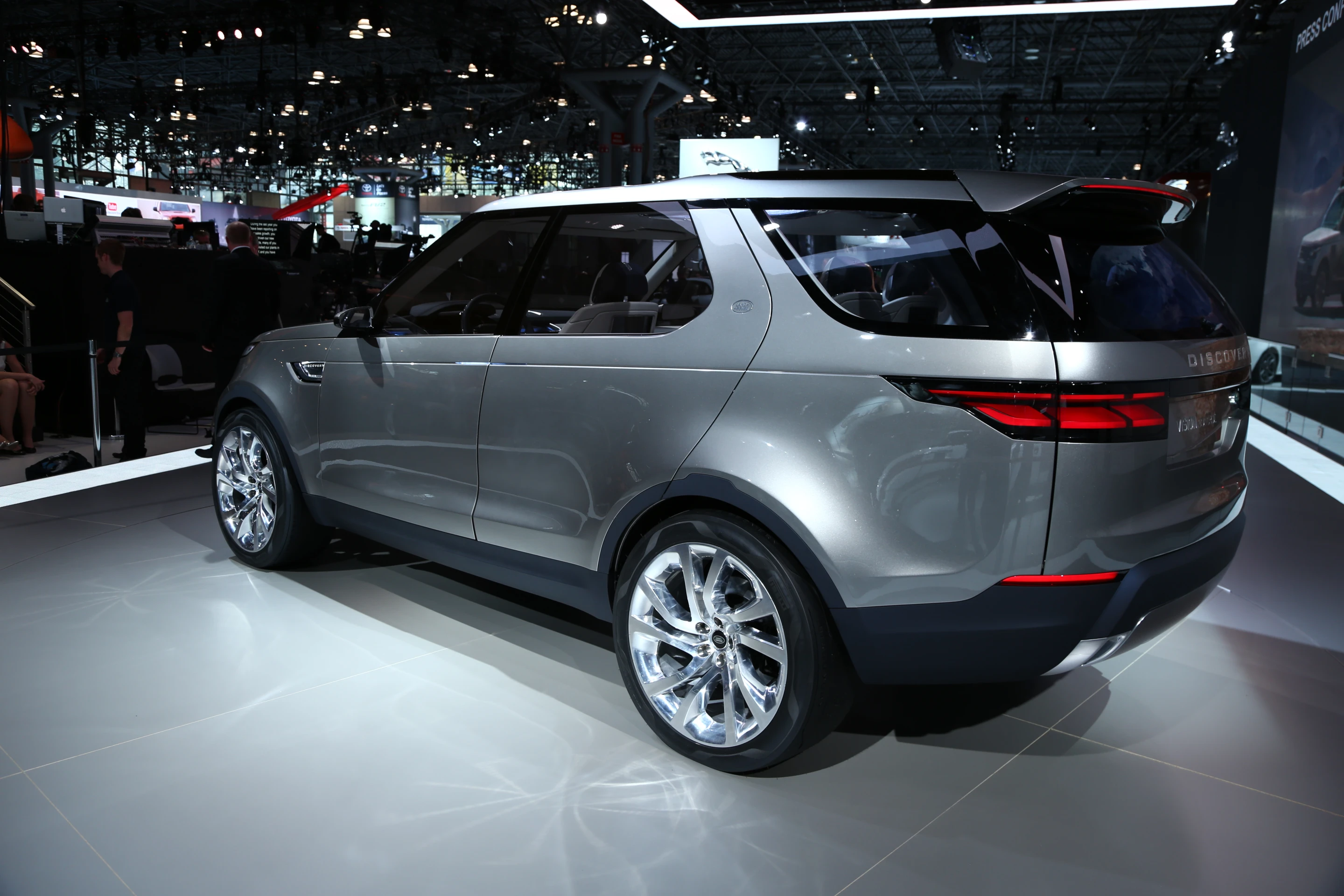 The Land Rover Discovery Vision concept on display at the 2014 New York Auto Show (Photo: Angus MacKenzie/Gizmag.com)