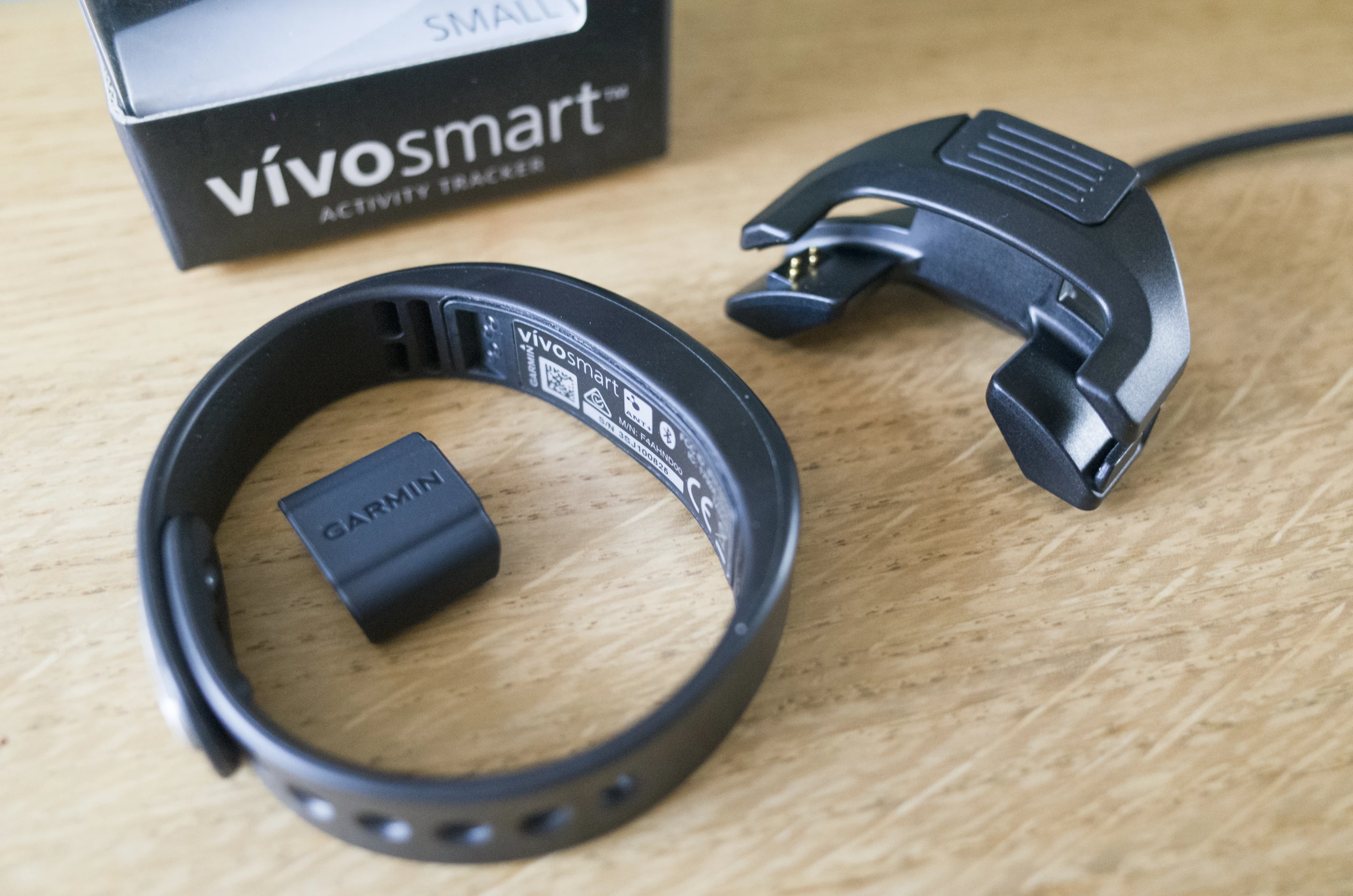 The Garmin Vivosmart comes with charger and a clip to ensure it doesn't fall off your wrist (Photo: Simon Crisp/Gizmag.com)