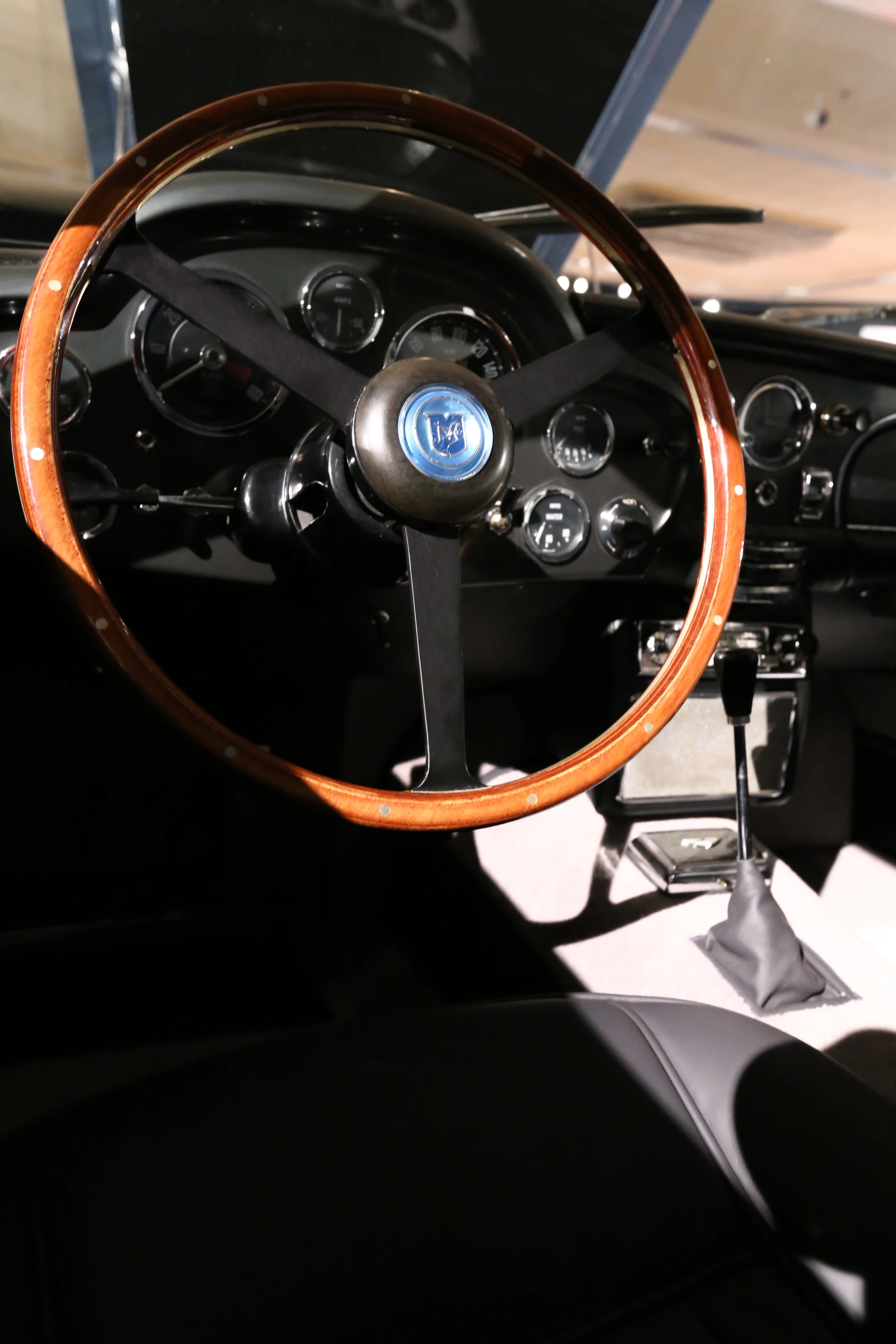 The interior of the light blue 1965 Aston Martin DB5 (Photo: Angus MacKenzie/Gizmag.com)