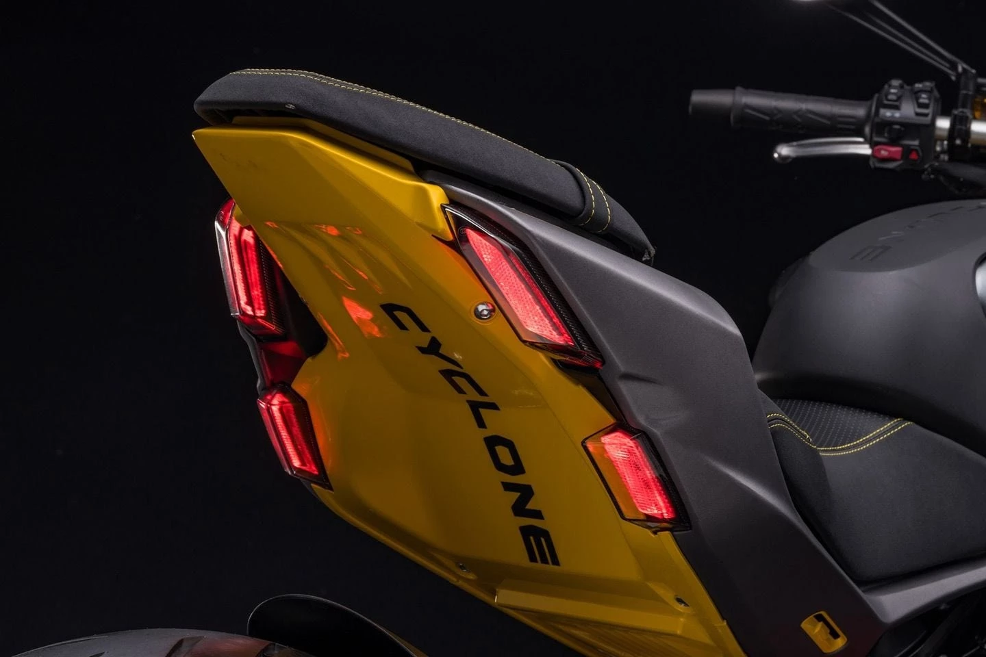 Cyclone RA1000 is eerily similar to the Ducati Diavel, all thanks to the stubby tail, the 240-section rear tyre, and the dual stacked exhausts