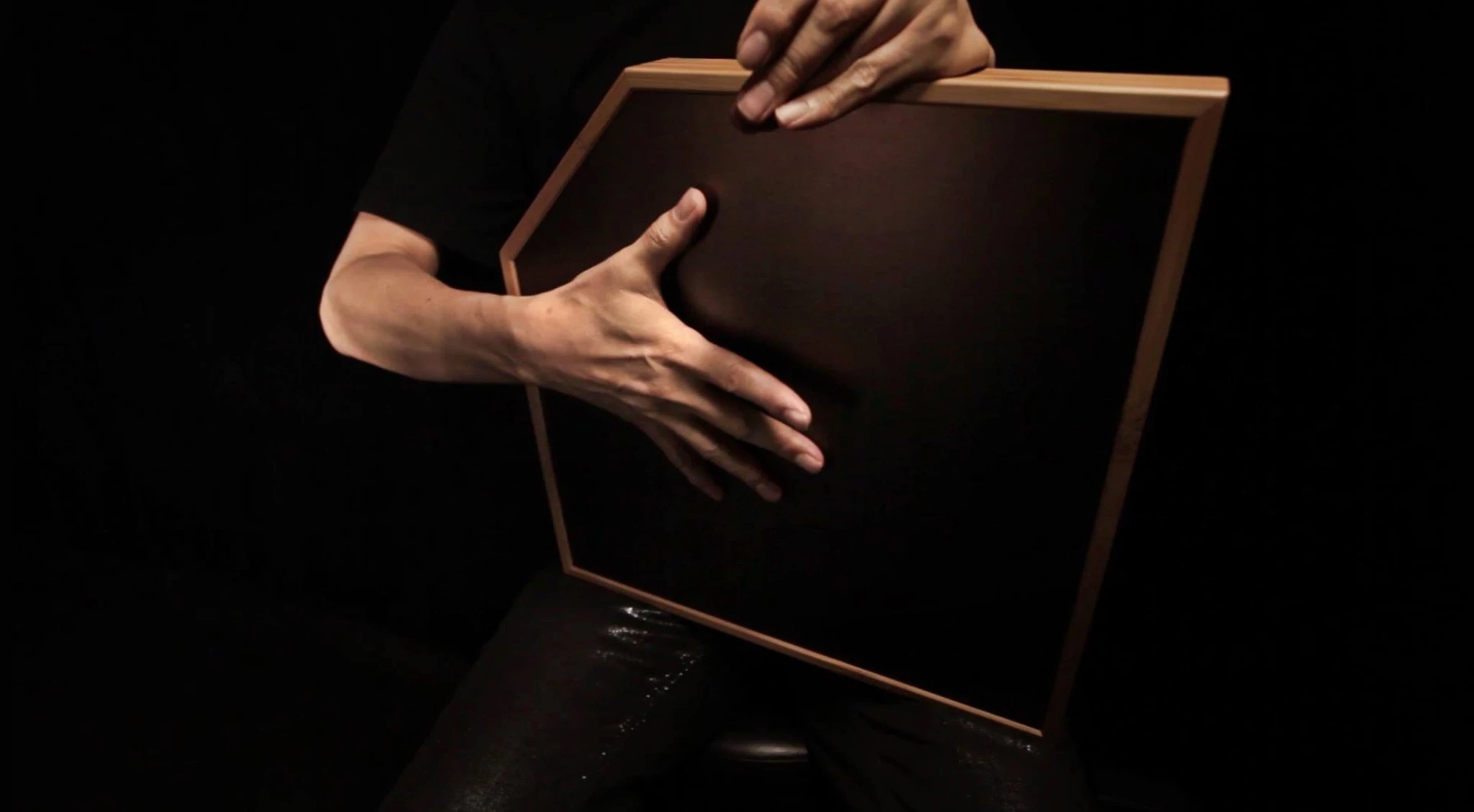 The aFrame can be laid flat on a table or stand, placed on the floor like a cajon or strapped around the neck