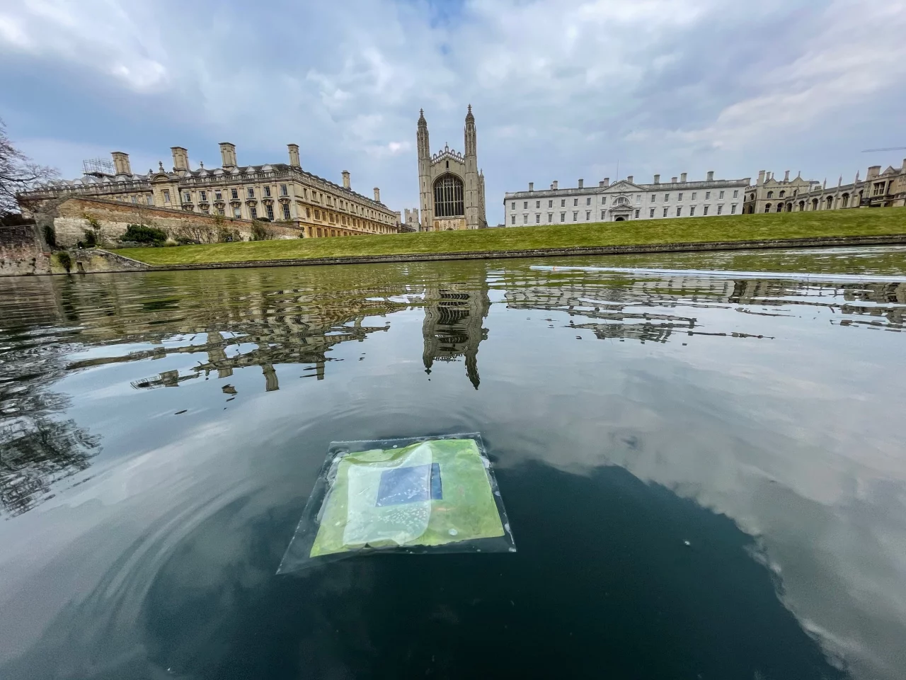 The floating artificial leaf can convert sunlight, water and CO2 into fuels as efficiently as natural leaves