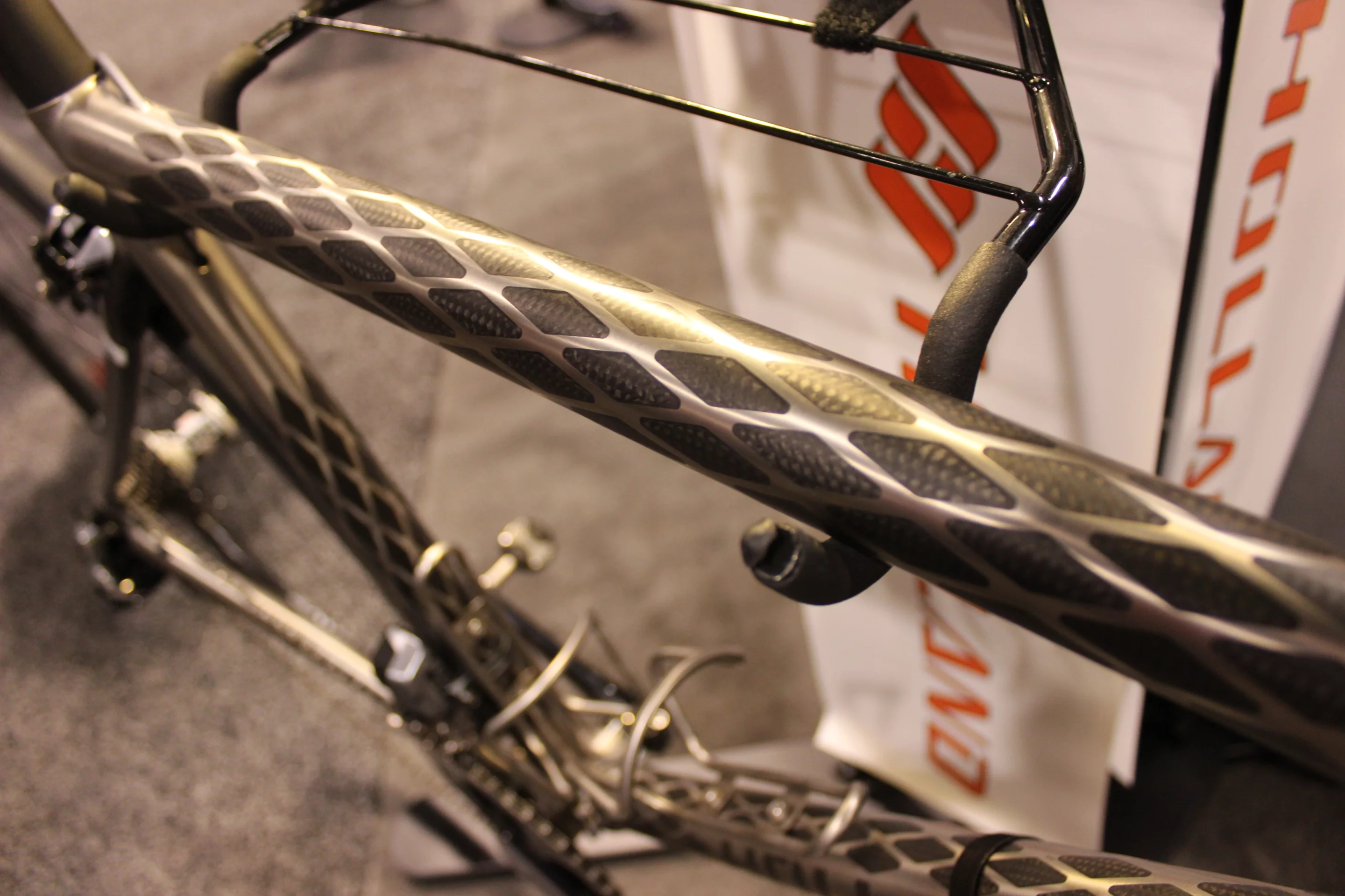 Holland Cycles' ExoGrid system combines titanium and carbon fiber within a single tube