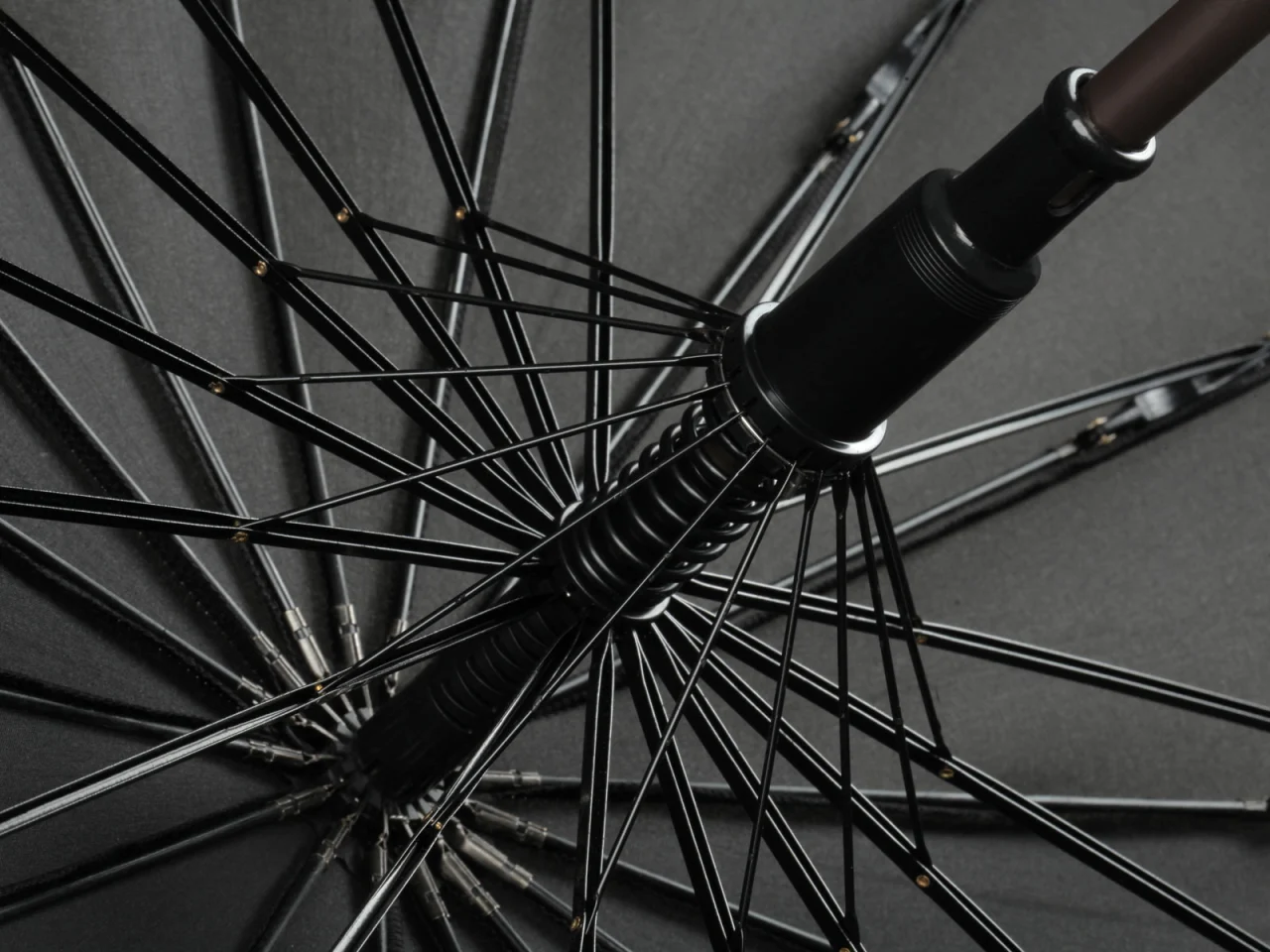 The manufacturers describe Kisha's opening and closing mechanism as "perfect"