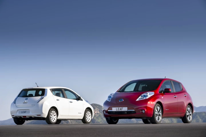 A battery leasing option takes some of the risk out of buying the LEAF