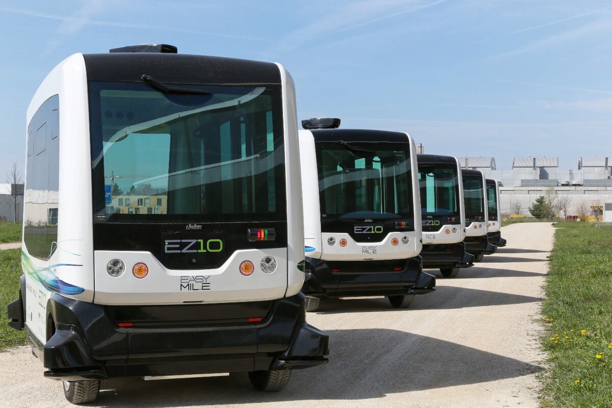 The EZ10 has an average cruising speed of up to 20 km/h (12 mph) and a top speed of 40 km/h (25 mph)