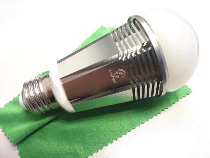 The device uses the new Bluetooth 4.0, which is already found on a wide range of new models running on both iOS and Android