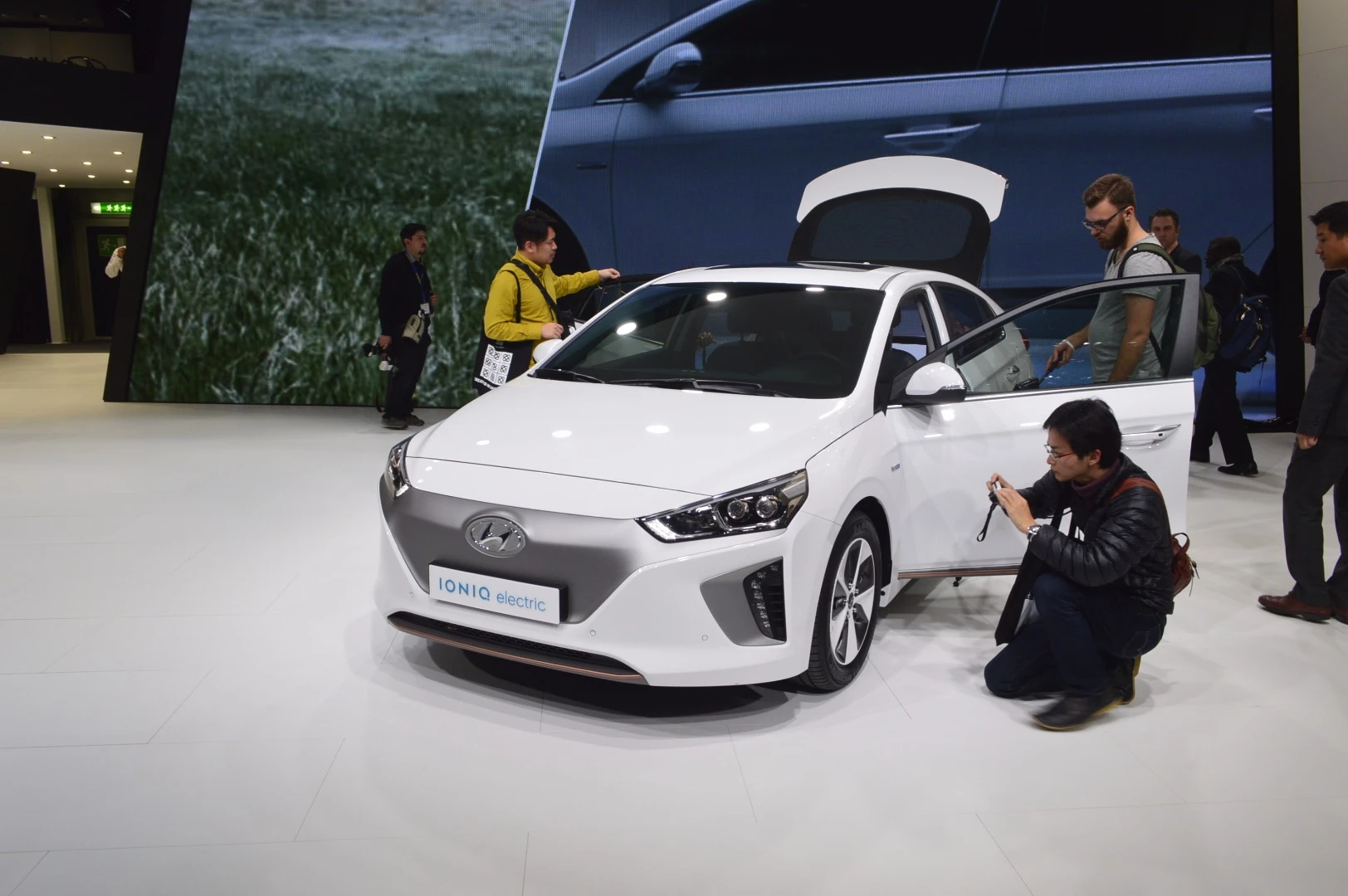 Hyundai debuts the IONIQ Electric at the 2016 Geneva Motor Show