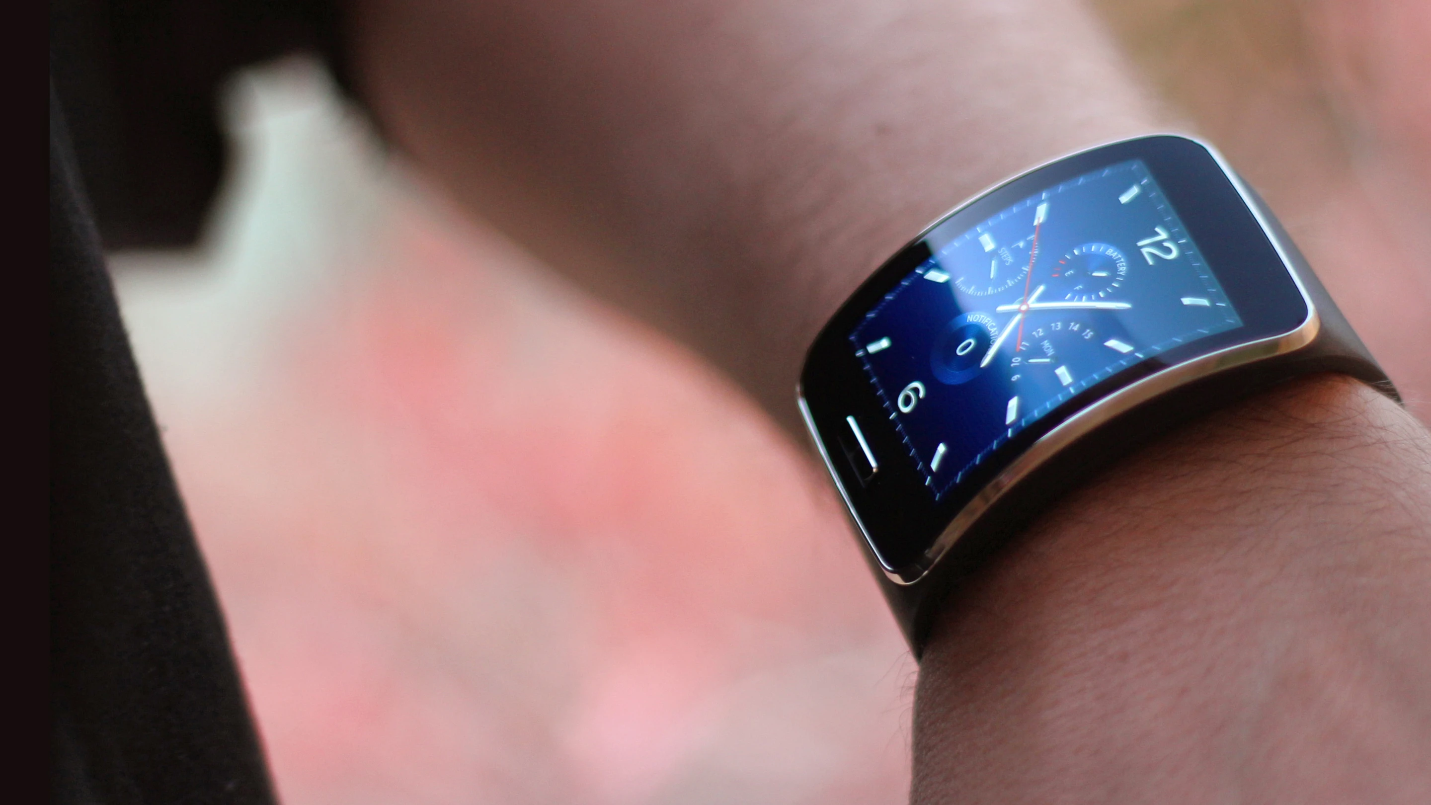The Gear S still isn't perfect, but it's the only smartwatch that could have fit our purposes at CES 2015 (Photo: Will Shanklin/Gizmag.com)