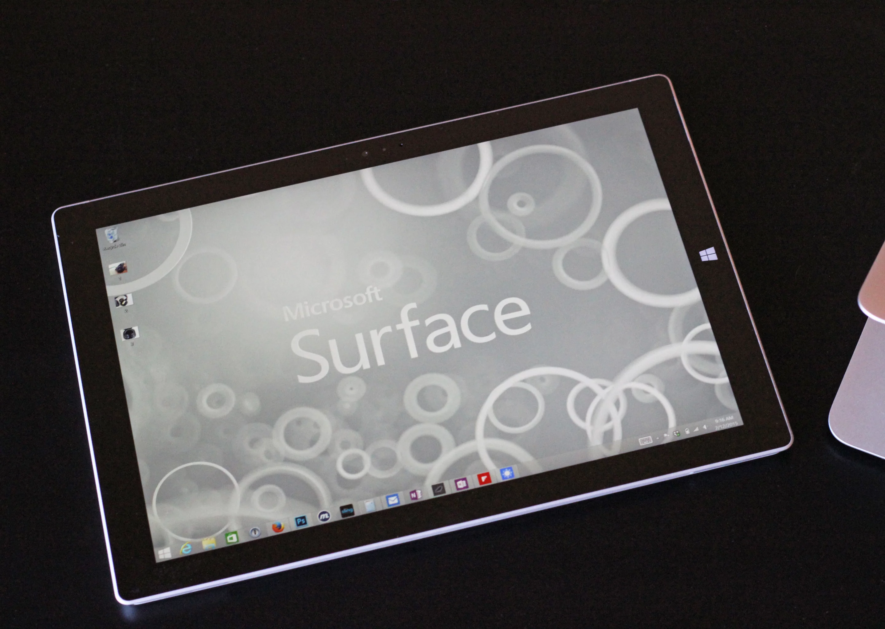The Surface Pro 3's 3:2 display ratio gives it a somewhat boxier appearance than the 16:9 MacBook (Photo: Will Shanklin/Gizmag.com)