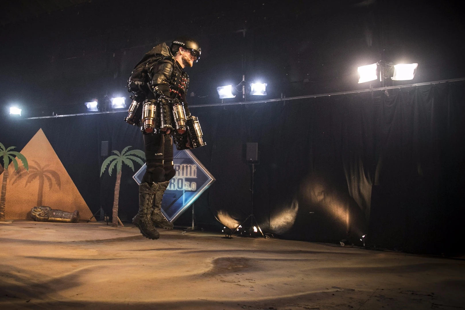 Daedalus suit by Gravity: pushing down with the arms to control the suit takes incredible strength