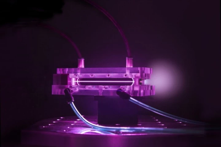 Researchers a Berkeley have claimed a world record energy level with their tabletop-size particle accelerator (Photo: Roy Kaltschmidt)