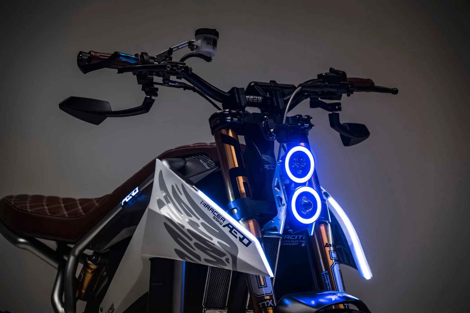 Aero E-Racer: stacked headlights with Angel Eyes
