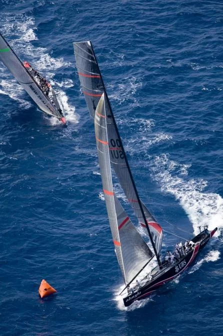Alinghi vs Emirates Team New Zealand